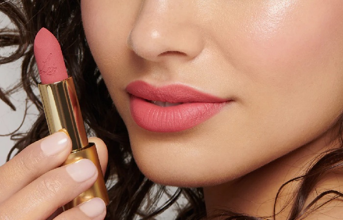 Dyes that give Lipstick it's Color