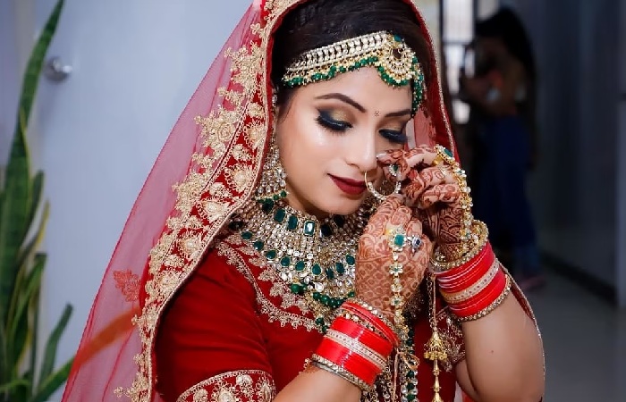 How to Make Bridal Makeup at Home in 10 Steps?