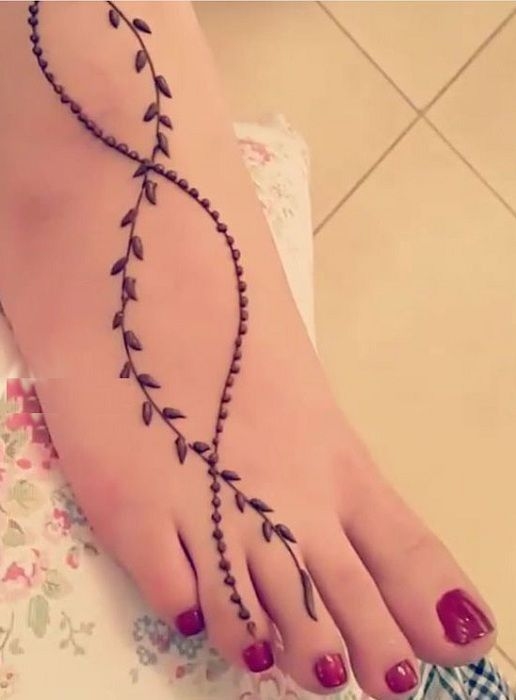 Minimal Feet Mehndi Design